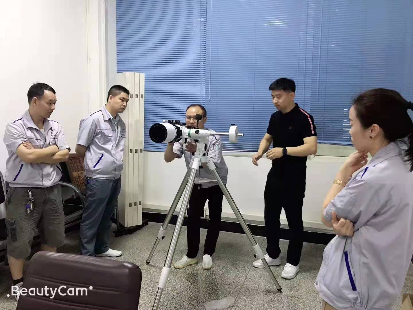 浙江某望远镜公司客户到我司指导工作